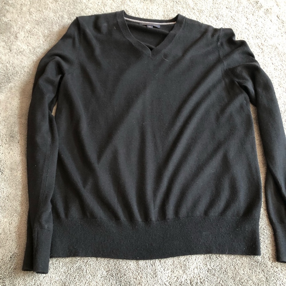 Men’s vneck sweater